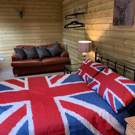 Bedrock Lodge Winterbourne Εξωτερικό φωτογραφία