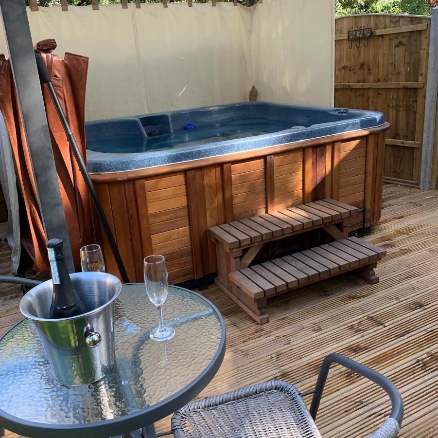 Bedrock Lodge Winterbourne Εξωτερικό φωτογραφία