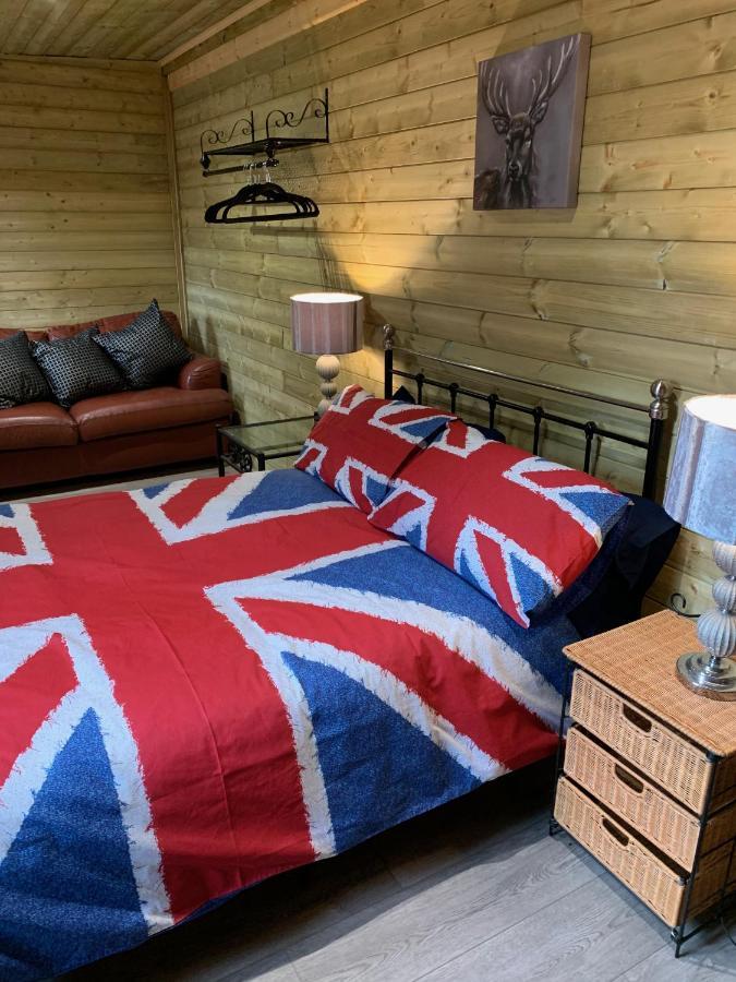 Bedrock Lodge Winterbourne Εξωτερικό φωτογραφία