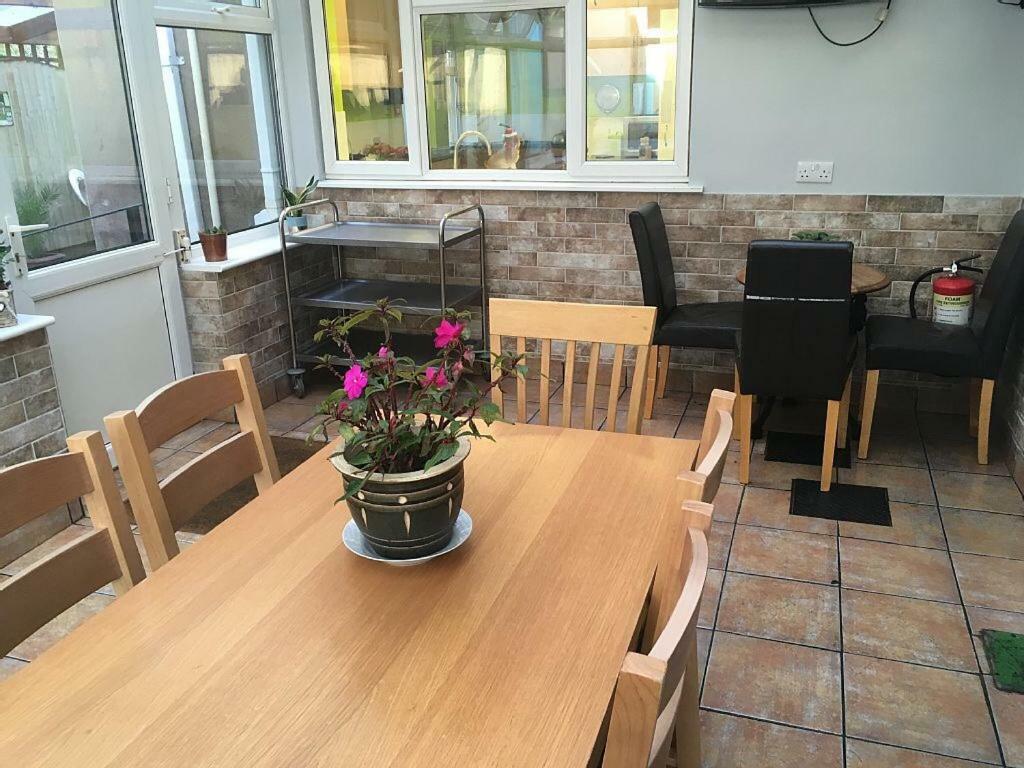 Bedrock Lodge Winterbourne Εξωτερικό φωτογραφία